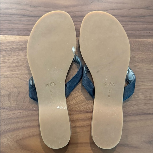 Coach Women's Black and Tan Flip-Flop Sandals‎ - Picture 6 of 6